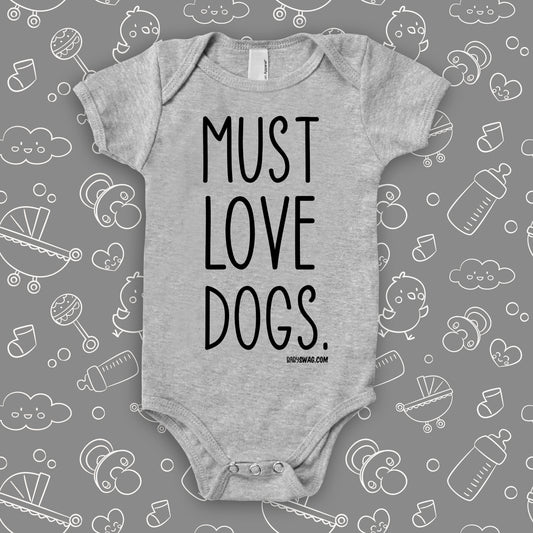 Grey cool baby onesie with print "Must love dogs."
