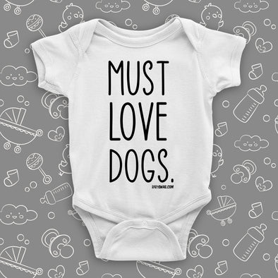 White cool baby onesie with print "Must love dogs." 