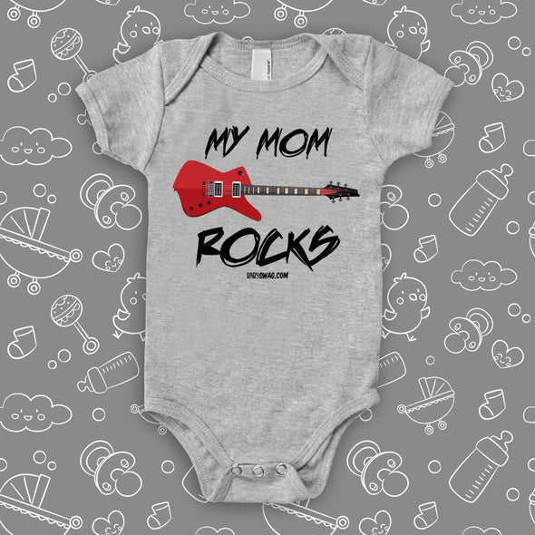 The "My Mom Rocks" cute baby onesies in grey